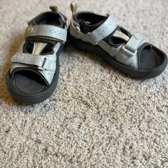 FootJoy Women’s golf sandal in light gray size 7medium. - Picture 11 of 11